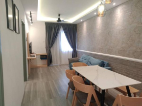 Muslim Homestay blue Adik Aisyah Apartment